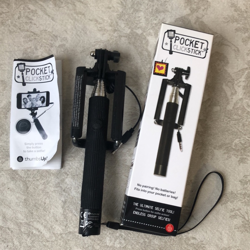 Pocket self stick no Bluetooth battery use just click to save a memory.
